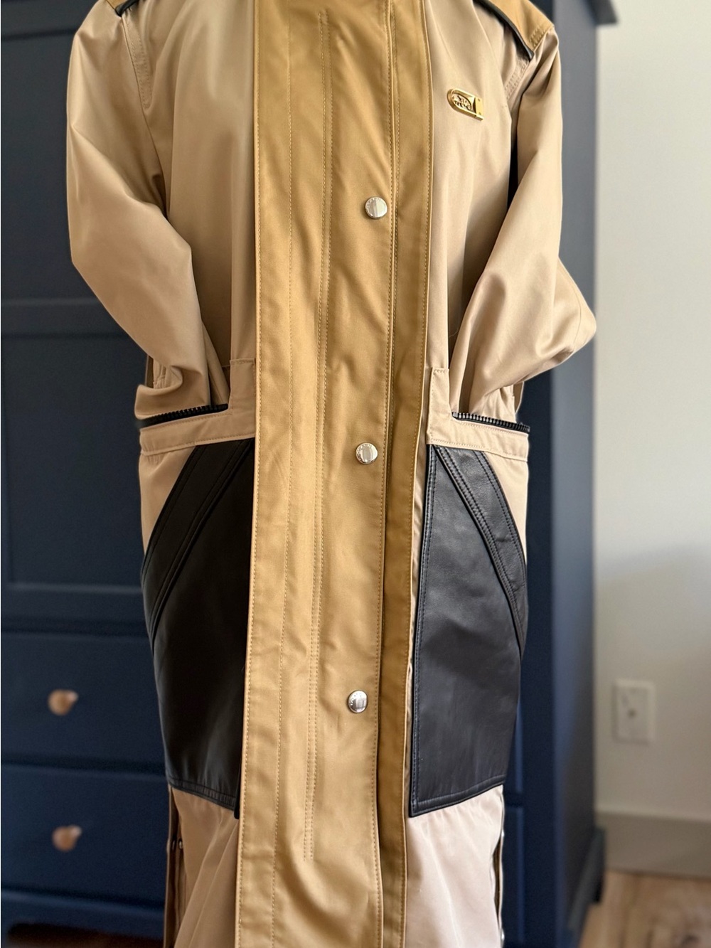 Coach Two-Tone Beige Trench Coat with Black Leather Trim – Size 6 - Picture 2 of 11